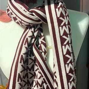 One size Mk scarf
